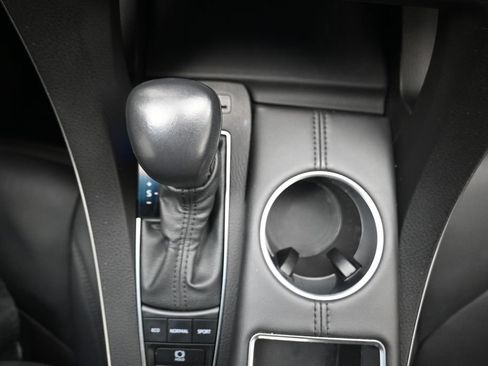 Used 2022 Toyota Avalon XLE w/ Moonroof Package FWD image 9