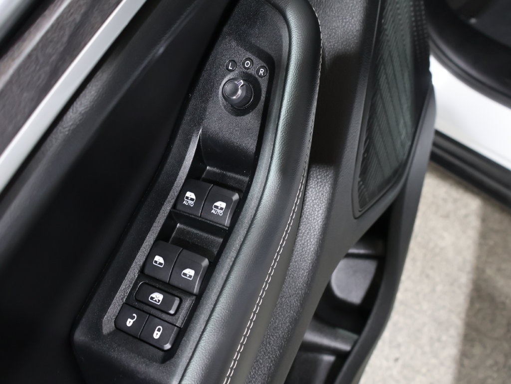 Used 2024 Jeep Grand Cherokee L Limited AWD/4WD image 13