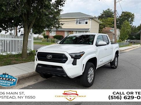 Used 2025 Toyota Tacoma SR5 AWD/4WD image 3