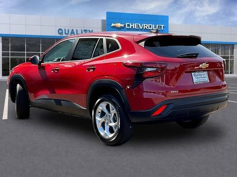 New 2026 Chevrolet Trax LS w/ LS Convenience Package FWD image 3