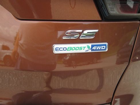 Used 2017 Ford Escape SE w/ Equipment Group 201A AWD/4WD image 17