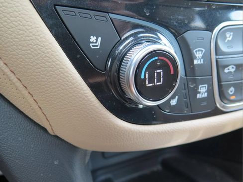 Used 2024 Chevrolet Equinox Premier AWD/4WD image 14