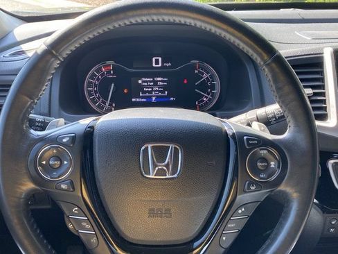 Used 2018 Honda Pilot Elite image 27
