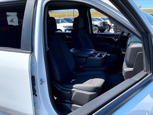 Used 2024 Chevrolet Silverado 2500 LT AWD/4WD image 7