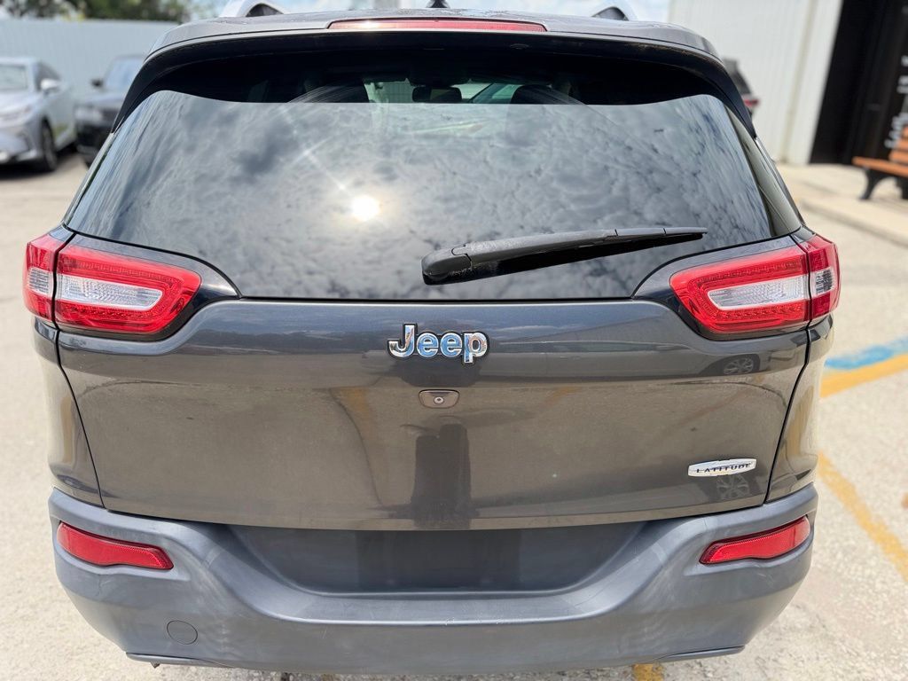 Used 2015 Jeep Cherokee Latitude FWD image 4