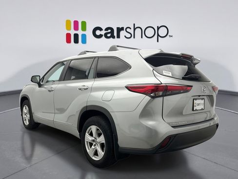 Used 2023 Toyota Highlander LE image 3