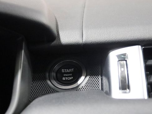 Used 2017 Land Rover Range Rover Sport SE image 65