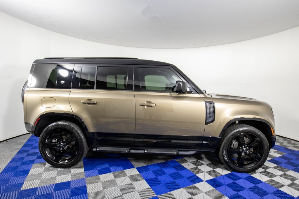 Used 2024 Land Rover Defender 110 X-Dynamic SE AWD/4WD image 5