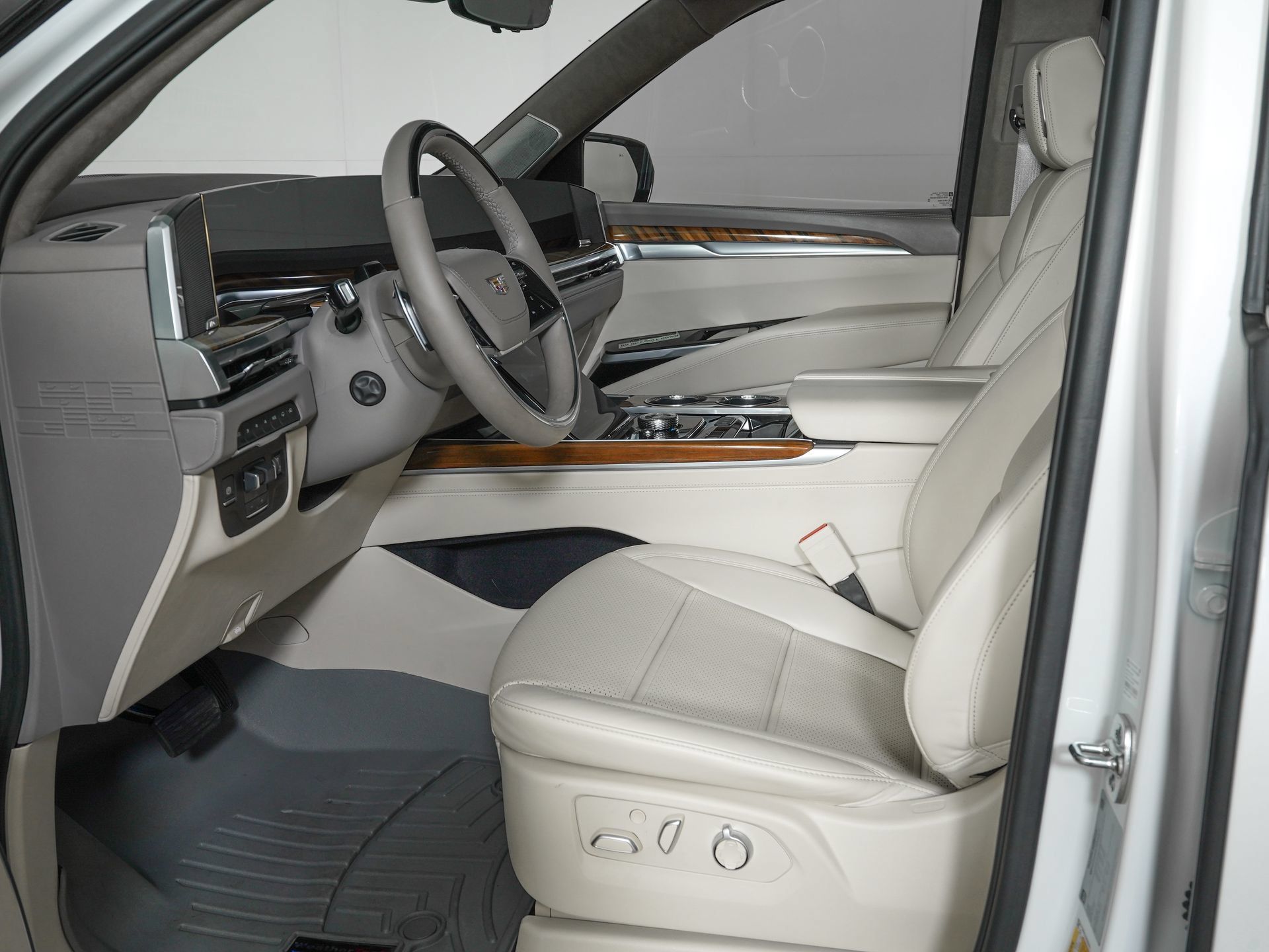 Used 2025 Cadillac Escalade ESV Sport Platinum AWD/4WD image 16