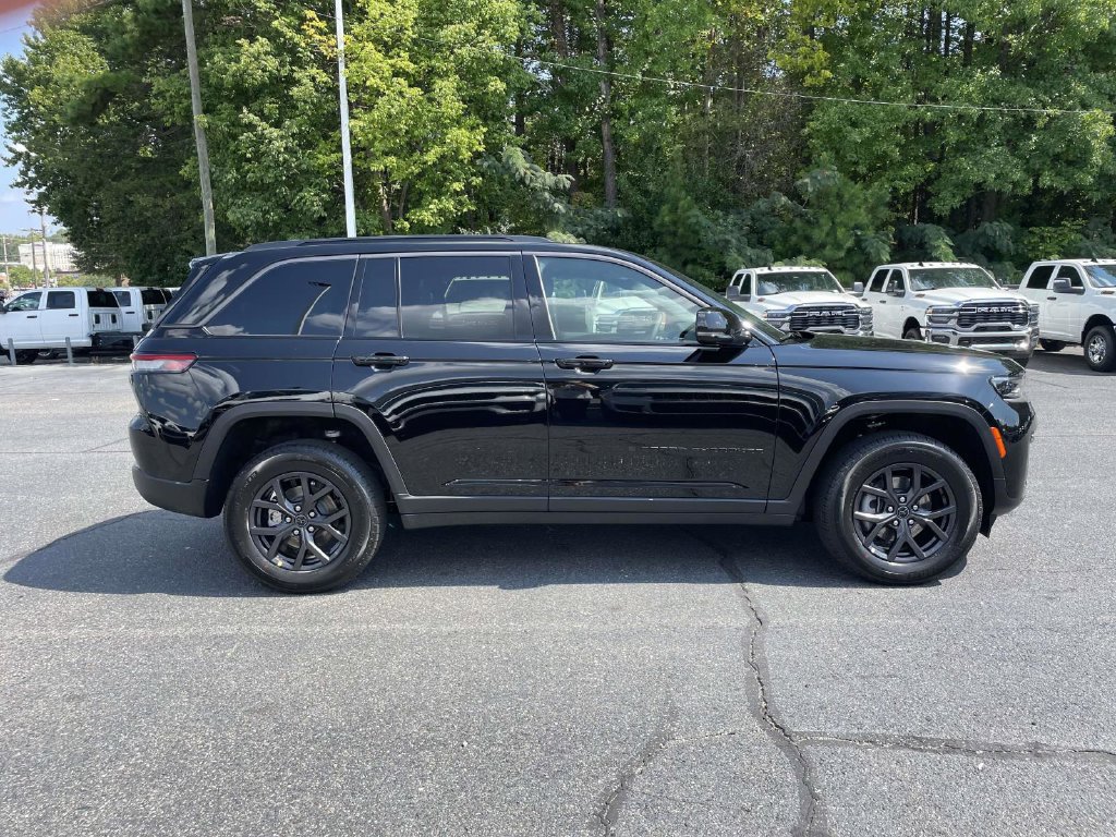 New 2027 Jeep Grand Cherokee 4WD image 9
