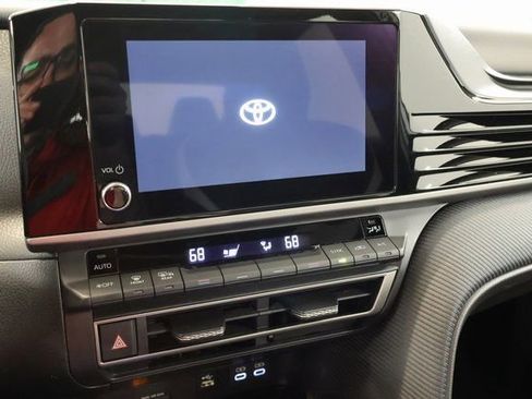 Used 2025 Toyota Camry SE image 22