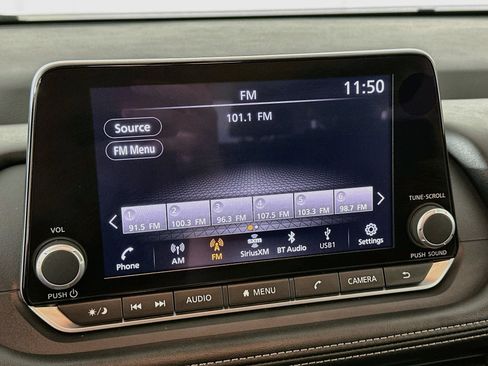 Used 2025 Nissan Rogue SV FWD image 21
