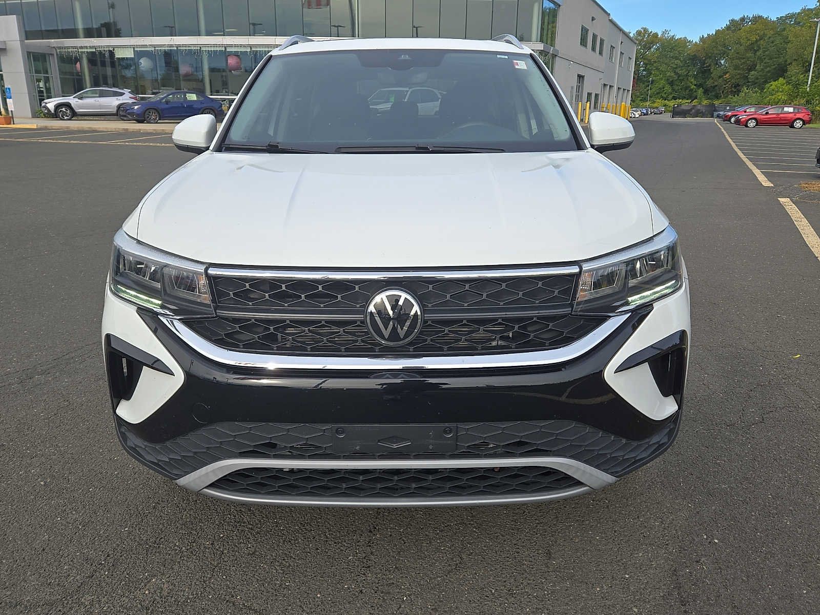 Used 2024 Volkswagen Taos SE w/ Panoramic Sunroof Package AWD/4WD image 2