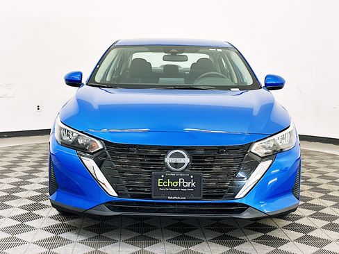 Used 2025 Nissan Sentra SV image 2