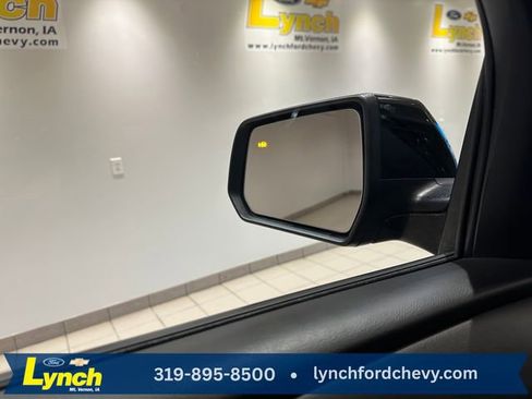 Used 2023 Chevrolet Traverse LT w/ Midnight/Sport Edition image 14