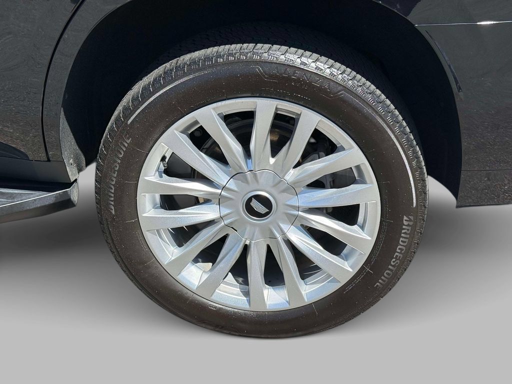 Certified 2024 Cadillac Escalade Luxury AWD/4WD image 13