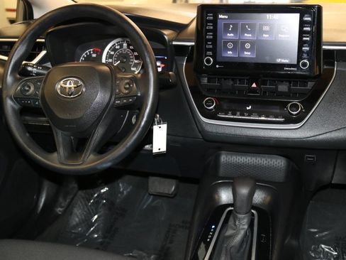 Used 2022 Toyota Corolla LE image 19