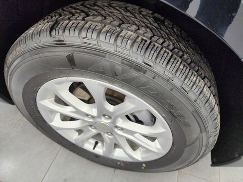 Used 2019 Chevrolet Equinox LT image 3