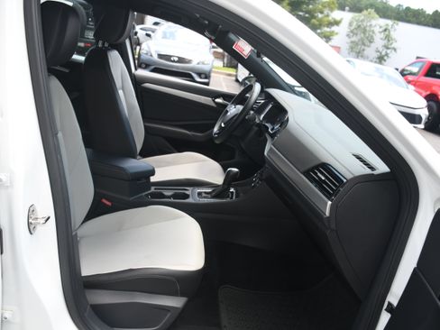 Used 2021 Volkswagen Jetta R-Line FWD image 21