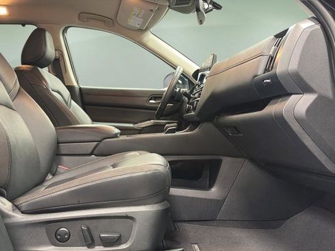 Certified 2025 Nissan Pathfinder SL AWD/4WD image 11
