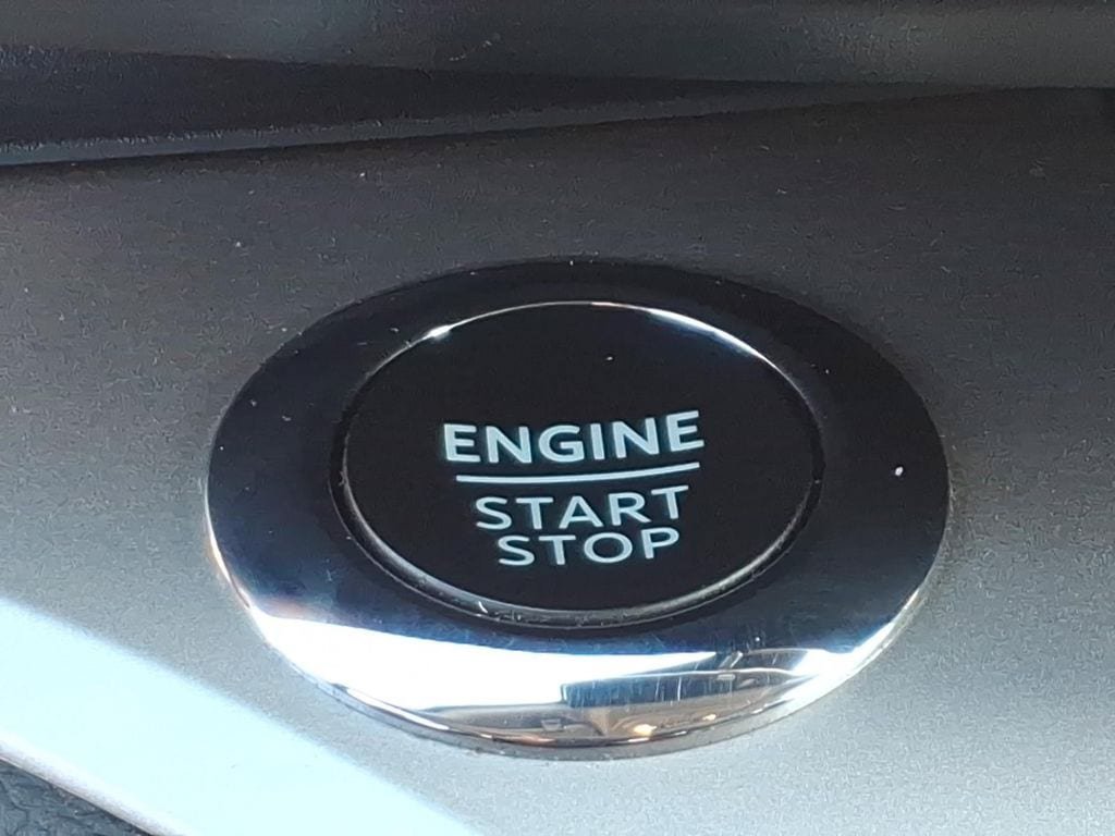 Used 2022 Ford Explorer XLT w/ Equipment Group 202A AWD/4WD image 22