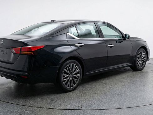 Used 2025 Nissan Altima 2.5 SV image 9