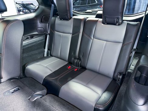 Used 2020 Nissan Pathfinder SL image 41