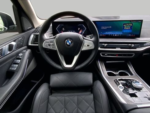 Used 2024 BMW X7 xDrive40i w/ Executive Package AWD/4WD image 5