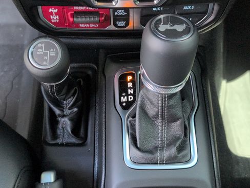 Used 2025 Jeep Wrangler Unlimited Rubicon AWD/4WD image 21