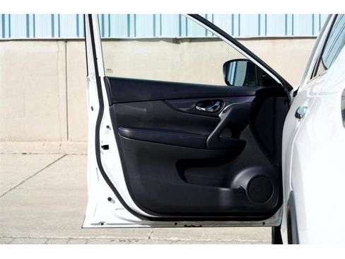 Used 2020 Nissan Rogue SV image 23