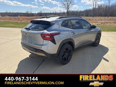 Used 2025 Chevrolet Trax ACTIV w/ Sunroof Package image 9