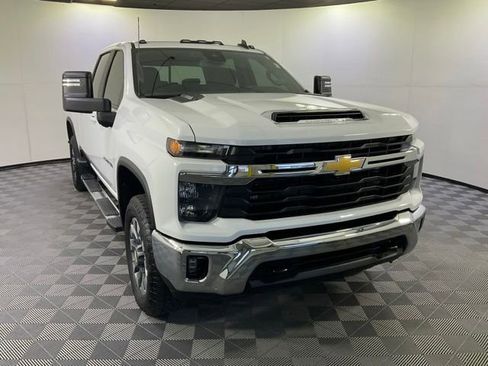 Used 2024 Chevrolet Silverado 2500 LT w/ All Star Edition AWD/4WD image 3