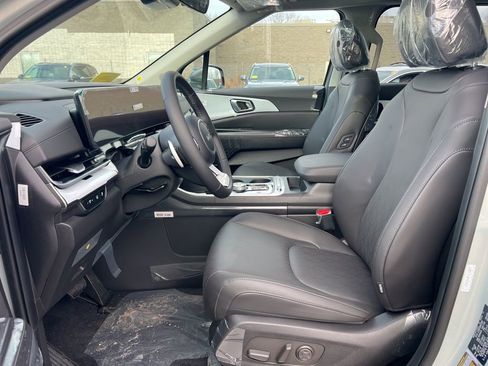 New 2026 Kia Carnival SX w/ SX Dark Edition Package FWD image 9