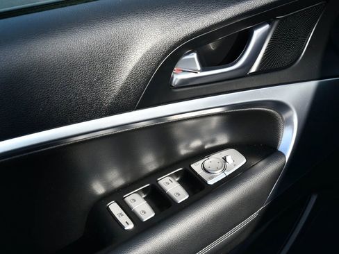 Used 2025 Genesis G70 2.5T RWD image 14