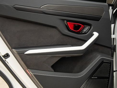 Used 2025 Lamborghini Urus SE image 34