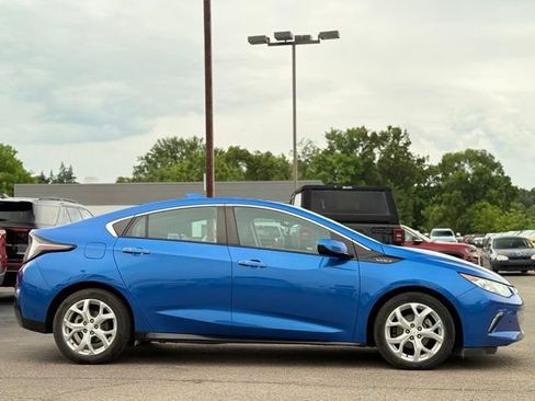Used 2018 Chevrolet Volt Premier w/ Driver Confidence Package FWD image 38