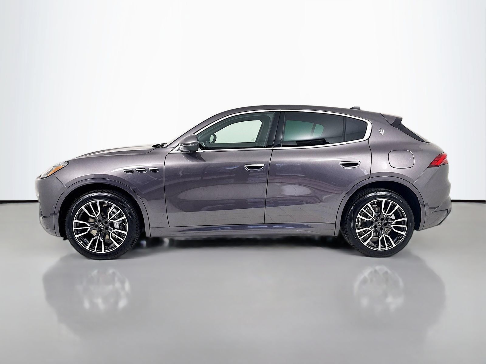 Used 2025 Maserati Grecale GT AWD/4WD image 4