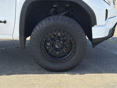 Used 2023 GMC Sierra 1500 AT4 w/ Technology Package image 36