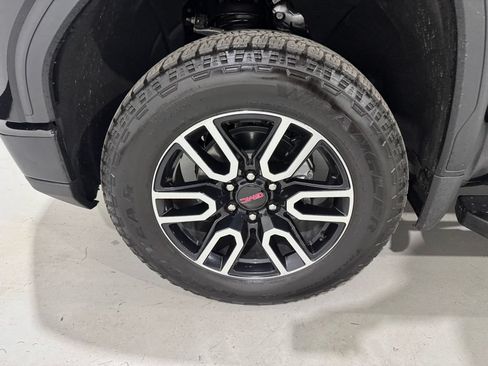 Used 2026 GMC Sierra 1500 AT4 w/ Technology Package AWD/4WD image 9