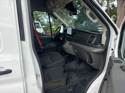 Used 2022 Ford E-Transit 148 High Roof Extended RWD image 18