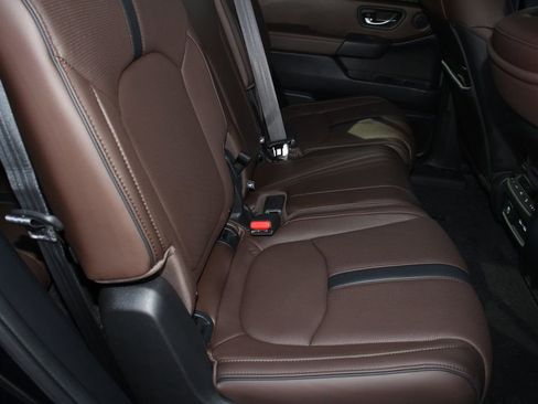 Used 2023 Honda Pilot Elite image 25