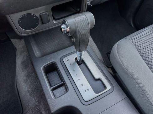 Used 2009 Nissan Frontier SE w/ SE Value Truck Pkg image 18