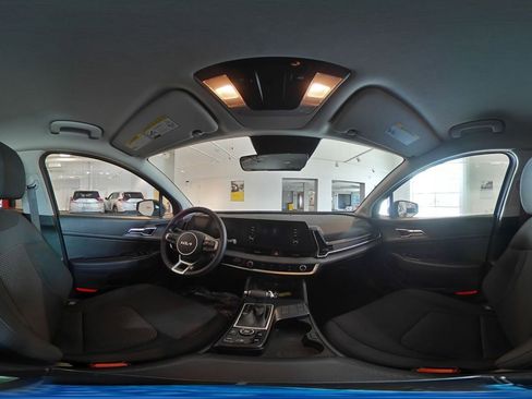 Used 2025 Kia Sportage LX image 42