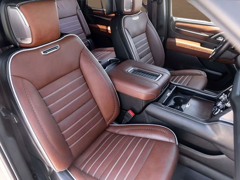 Used 2023 GMC Yukon Denali Ultimate w/ LPO, Floor Liner Package AWD/4WD image 33