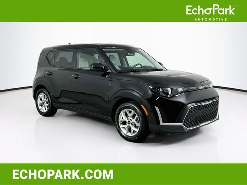 Used 2025 Kia Soul LX w/ LX Technology Package FWD image 1