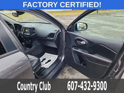 Used 2021 Jeep Cherokee Trailhawk AWD/4WD image 31