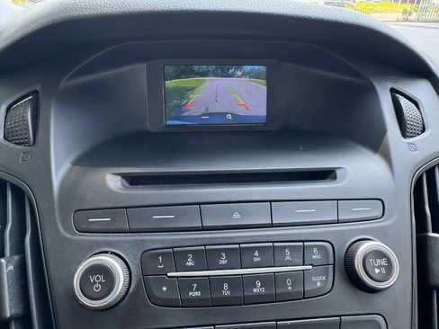 Used 2017 Ford Focus SE FWD image 21