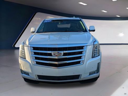 Used 2017 Cadillac Escalade ESV 4WD image 6