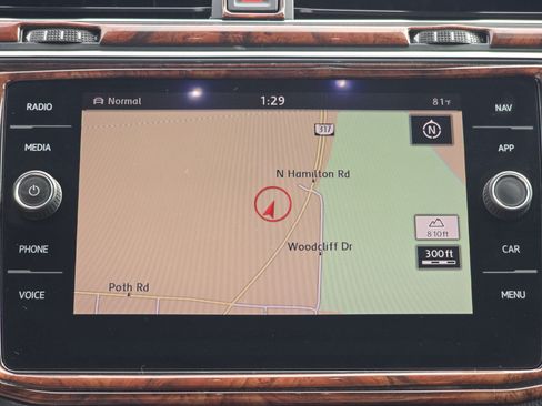 Used 2019 Volkswagen Tiguan SEL AWD/4WD image 10