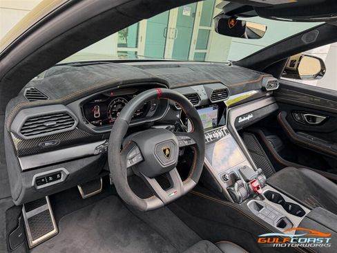 Used 2024 Lamborghini Urus Performante AWD/4WD image 29